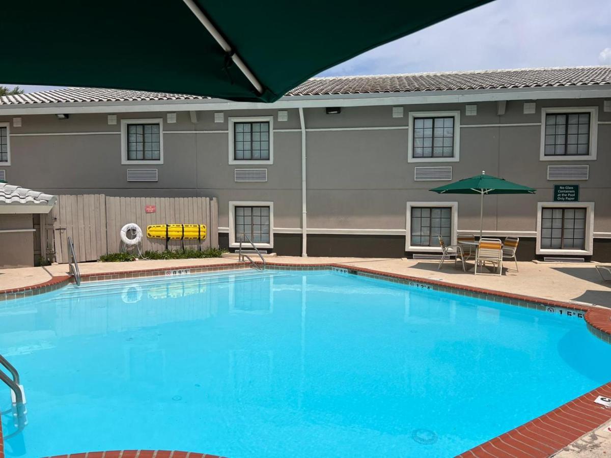 La Quinta Inn Lexington-Horse Park Exterior photo